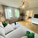 Frank No1 - Klagenfurt - Free Parking, Air Conditioning, Smart-tv & Self Check-in Apartment