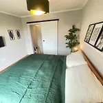 Frank No1 - Klagenfurt - Free Parking, Air Conditioning, Smart-tv & Self Check-in Apartment
